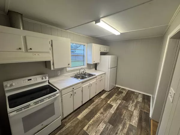 713 Royal St., Columbia, MS 39429