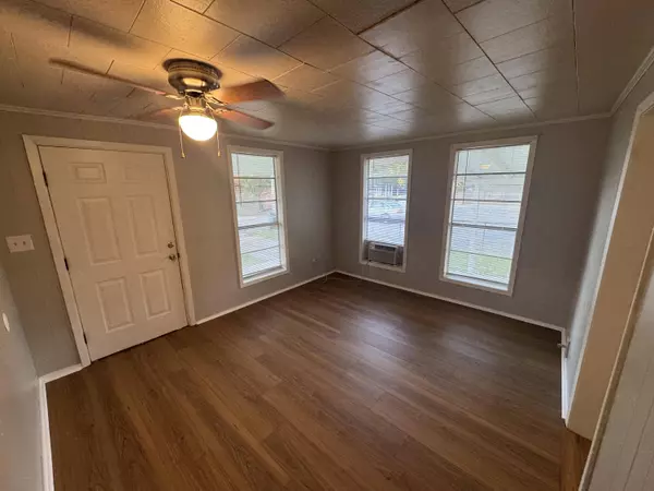 713 Royal St., Columbia, MS 39429