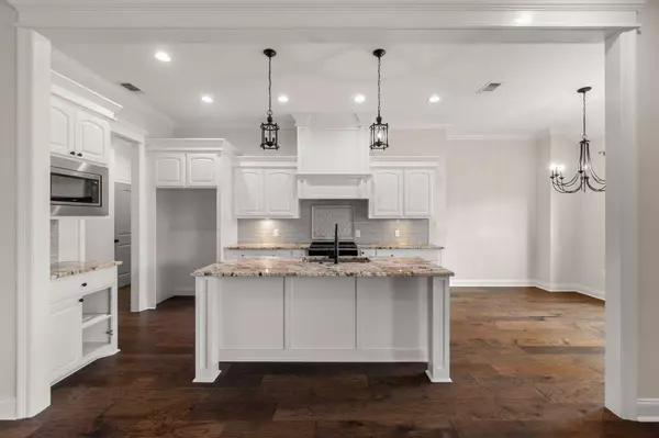 23 E Yellowstone, Hattiesburg, MS 39402