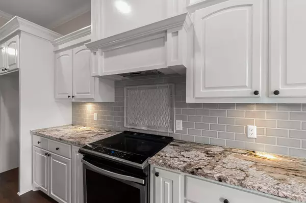 23 E Yellowstone, Hattiesburg, MS 39402