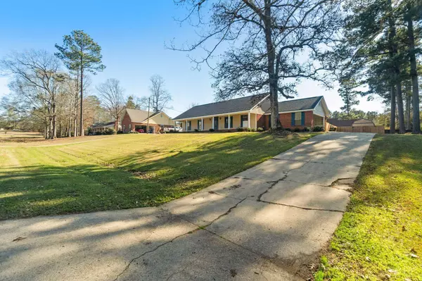 13 Sunny Meadows, Hattiesburg, MS 39402