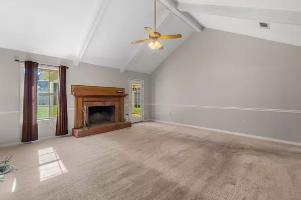 13 Sunny Meadows, Hattiesburg, MS 39402