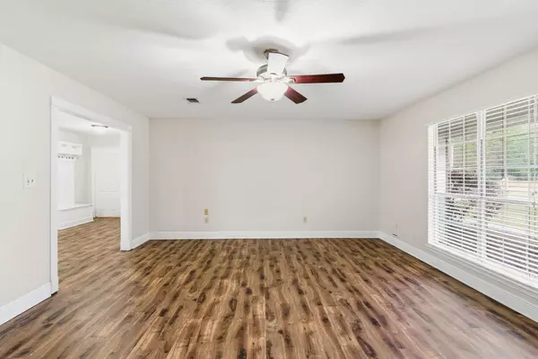 135 Meadowood St., Petal, MS 39465