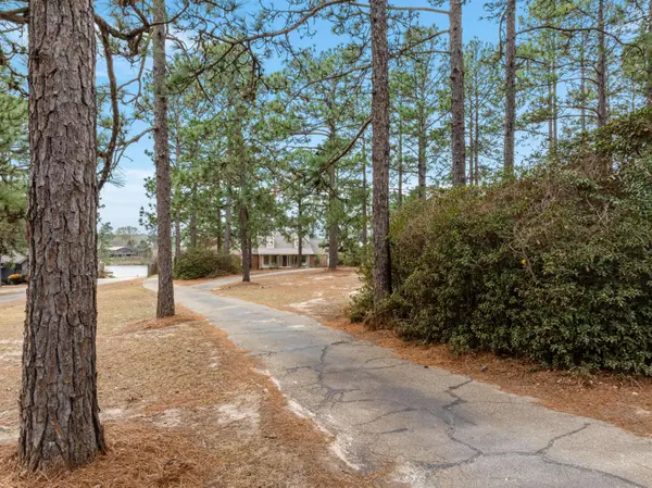 77 Baracuda Dr., Hattiesburg, MS 39402