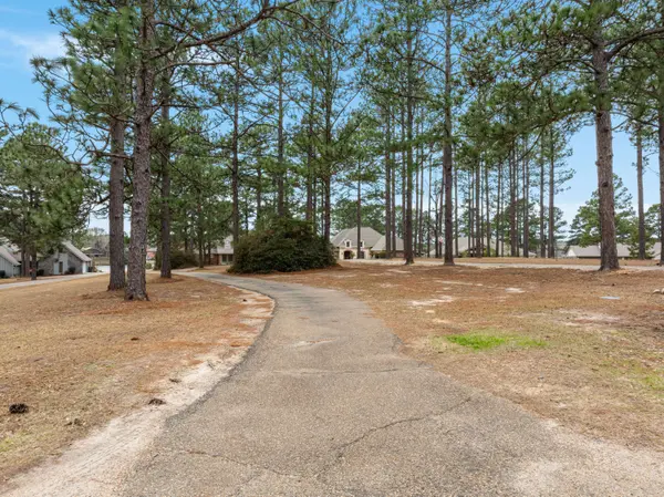 77 Baracuda Dr., Hattiesburg, MS 39402