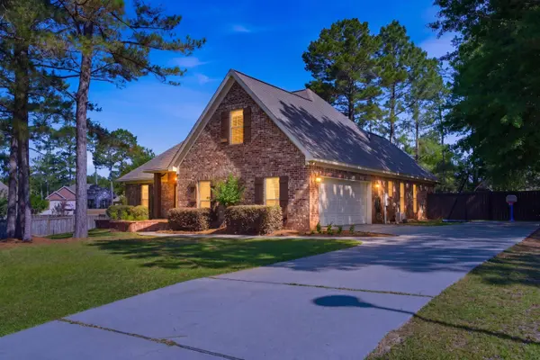 9 E Cadbury Ln., Hattiesburg, MS 39402