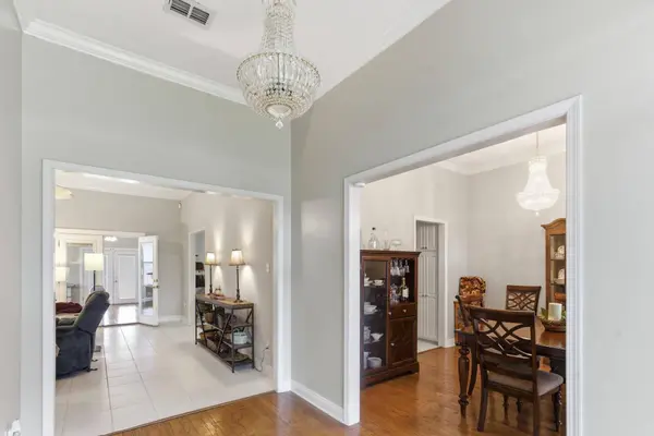 404 Oakbrook Cir, Mccomb, MS 39648