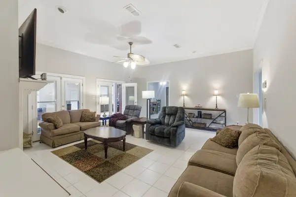 404 Oakbrook Cir, Mccomb, MS 39648