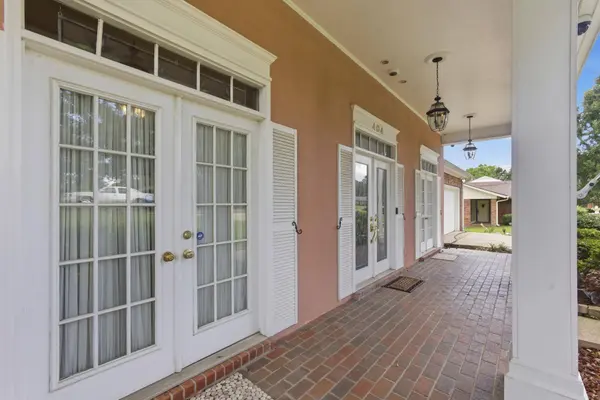404 Oakbrook Cir, Mccomb, MS 39648