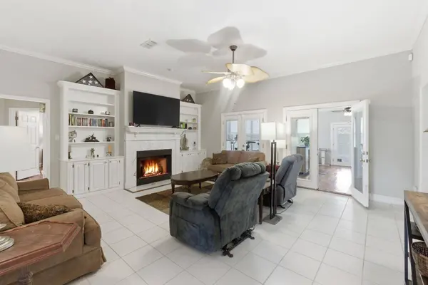 404 Oakbrook Cir, Mccomb, MS 39648