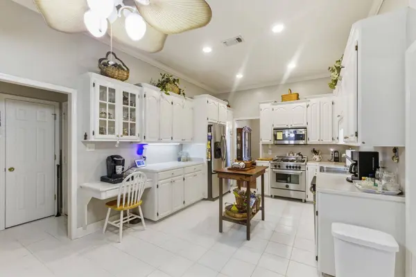 404 Oakbrook Cir, Mccomb, MS 39648
