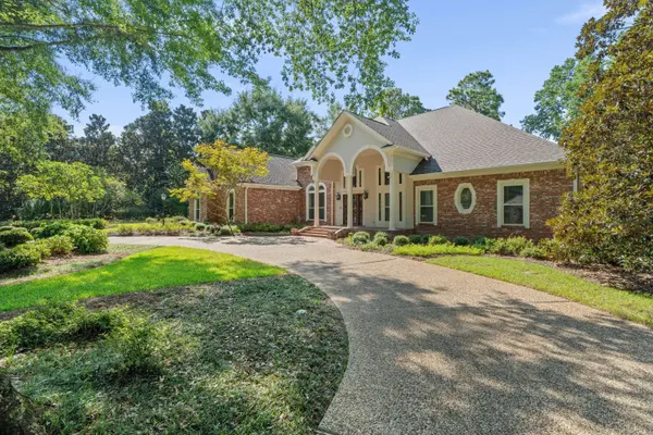 206 Timberton Dr., Hattiesburg, MS 39401