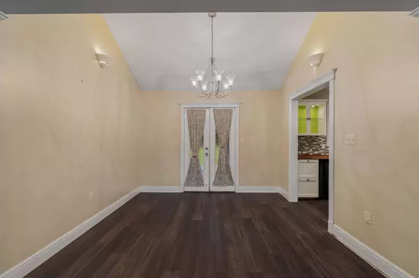 202 E Lakeside Dr., Hattiesburg, MS 39402