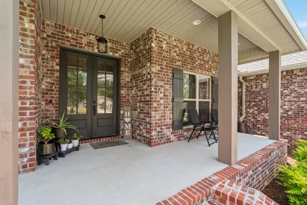 48 Vera Ln., Hattiesburg, MS 39401