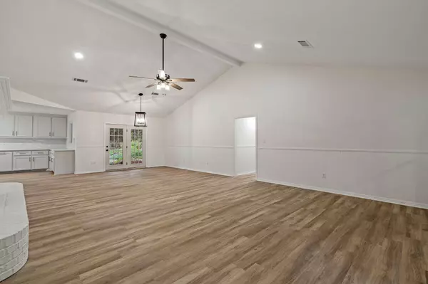 339 Old Schoolhouse Rd., Ellisville, MS 39437