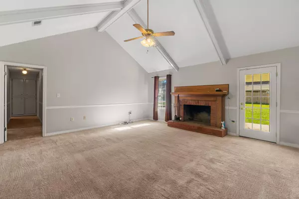 13 Sunny Meadows, Hattiesburg, MS 39402