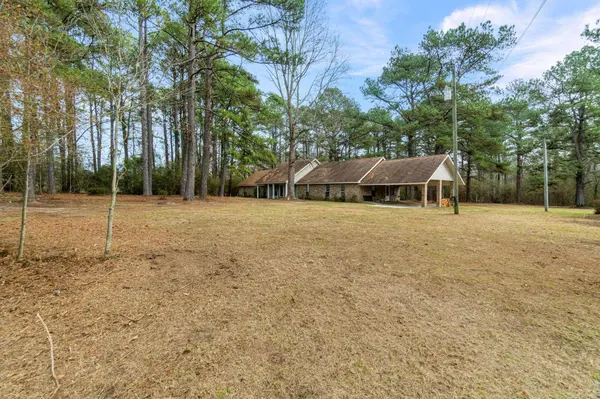 159 Rogers Rd., Hattiesburg, MS 39401