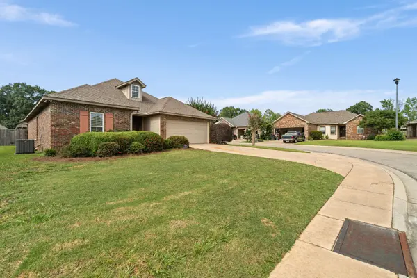 6 Beauregard Dr., Hattiesburg, MS 39402