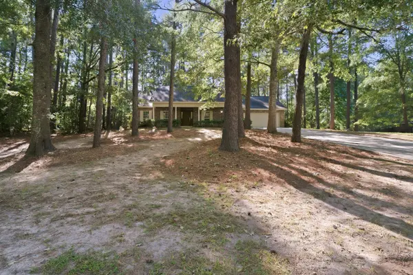 107 Courtland Dr., Hattiesburg, MS 39402