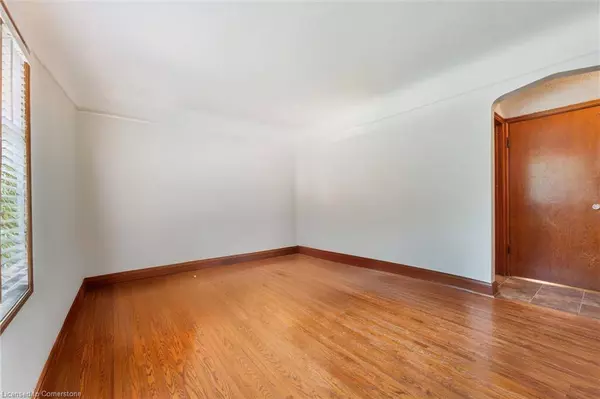 29 Adelaide Street, Kitchener, ON N2M 2B3