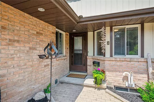 454 Beechwood Place #4, Waterloo, ON N2T 1Y8