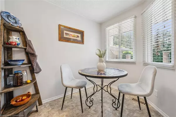 454 Beechwood Place #4, Waterloo, ON N2T 1Y8