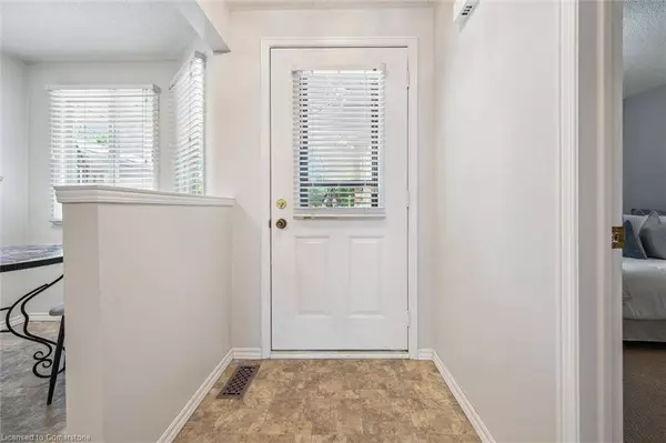 454 Beechwood Place #4, Waterloo, ON N2T 1Y8