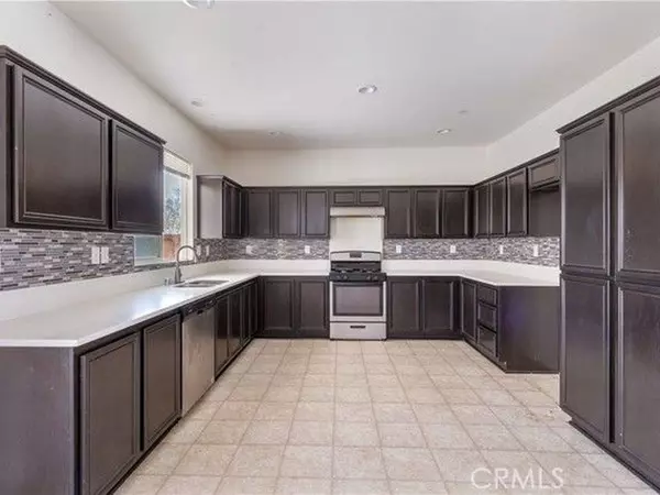 3720 Mount Whitney Ave, Rosamond, CA 93560-7598