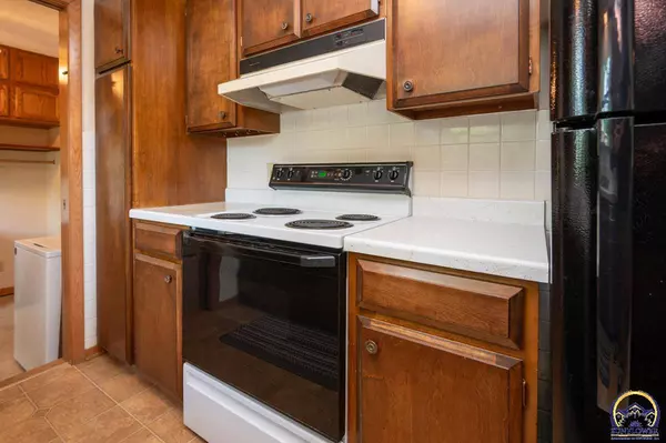 3111 SW 32nd St, Topeka, KS 66614