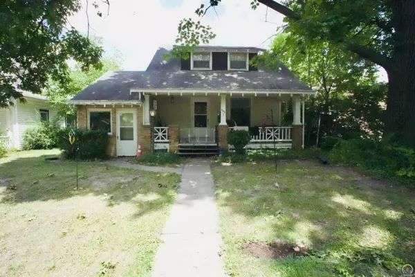 1628 SW Randolph AVE, Topeka, KS 66604