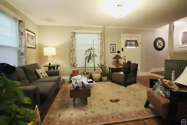 1628 SW Randolph AVE, Topeka, KS 66604