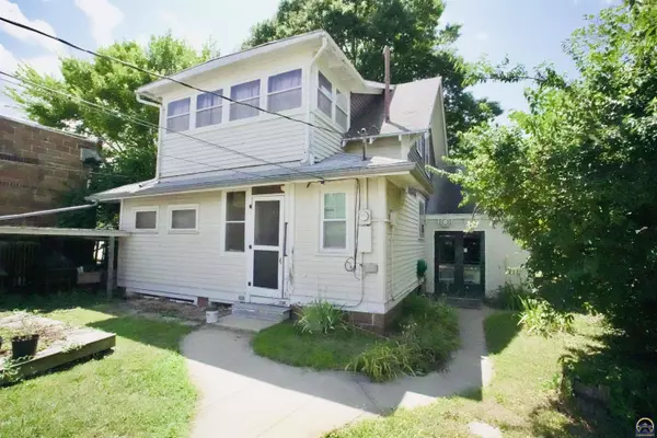 1628 SW Randolph AVE, Topeka, KS 66604