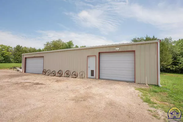 5706 SW Urish RD, Topeka, KS 66610