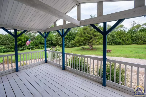 5706 SW Urish RD, Topeka, KS 66610