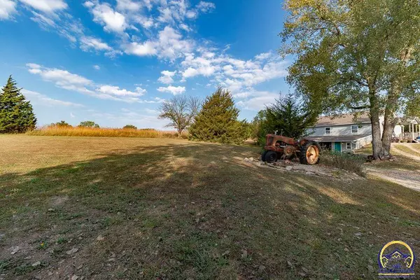 3838 NW 86th St, Topeka, KS 66618