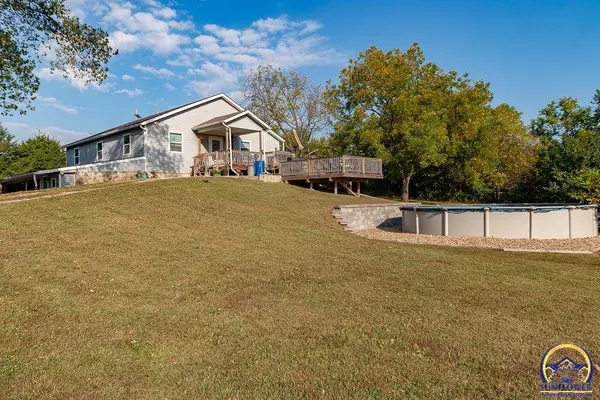 3838 NW 86th St, Topeka, KS 66618