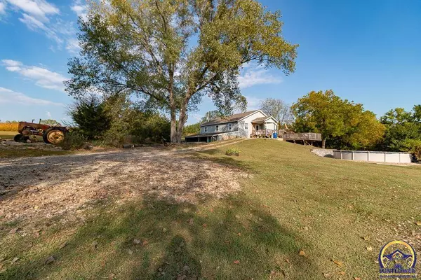 3838 NW 86th St, Topeka, KS 66618