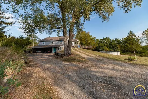 3838 NW 86th St, Topeka, KS 66618