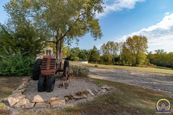 3838 NW 86th St, Topeka, KS 66618