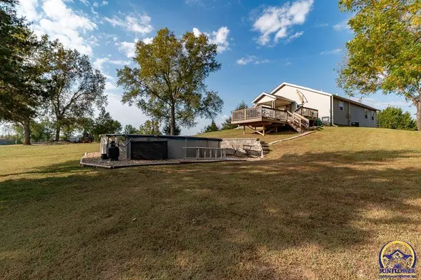 3838 NW 86th St, Topeka, KS 66618