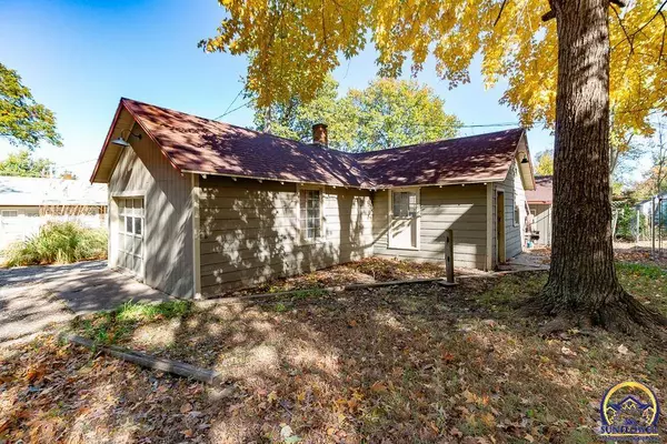 2330 SW Hazelton CT, Topeka, KS 66606