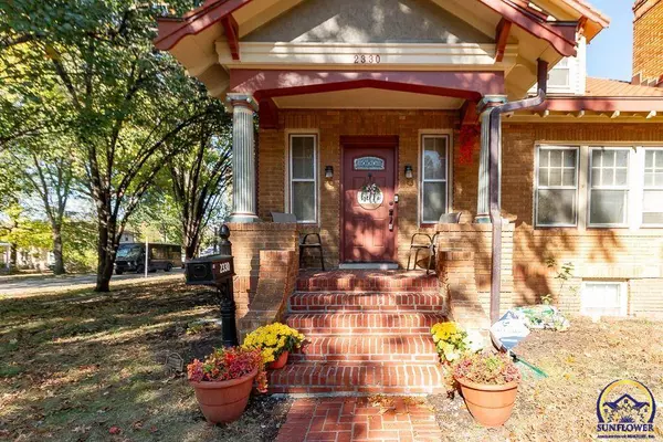 2330 SW Hazelton CT, Topeka, KS 66606