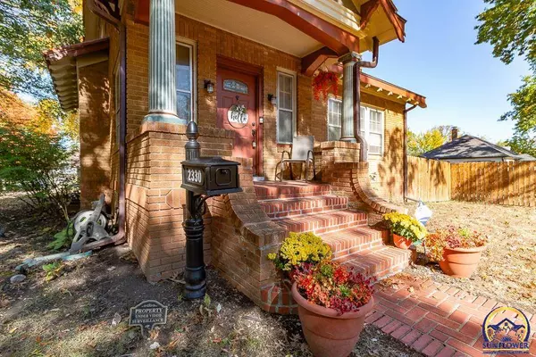 2330 SW Hazelton CT, Topeka, KS 66606