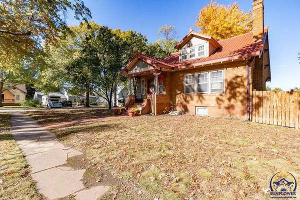 2330 SW Hazelton CT, Topeka, KS 66606