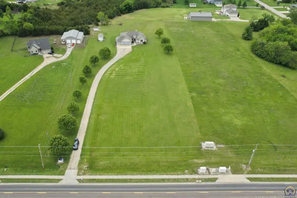 3635 SE 45th St, Berryton, KS 66409