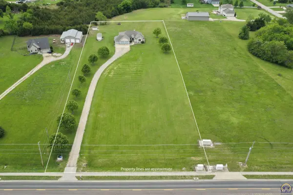 3635 SE 45th St, Berryton, KS 66409