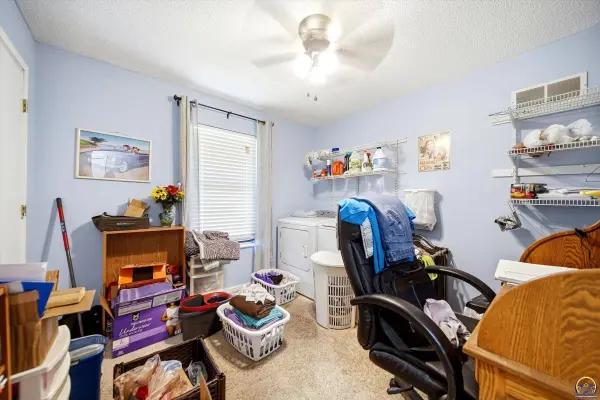 923 SE Wood ST, Topeka, KS 66607
