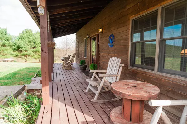 327 Leabow Hollow Rd Rd, New Tazewell, TN 37825