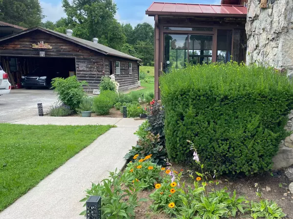 250 Burkhart Rd, Maynardville, TN 37807-2022