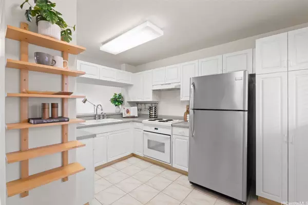 3075 Ala Poha PL #303, Honolulu, HI 96818